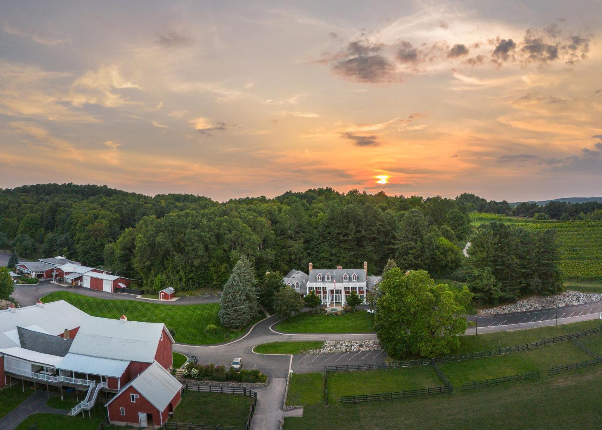 Inn At Black Star Farms Suttons Bay Exteriér fotografie