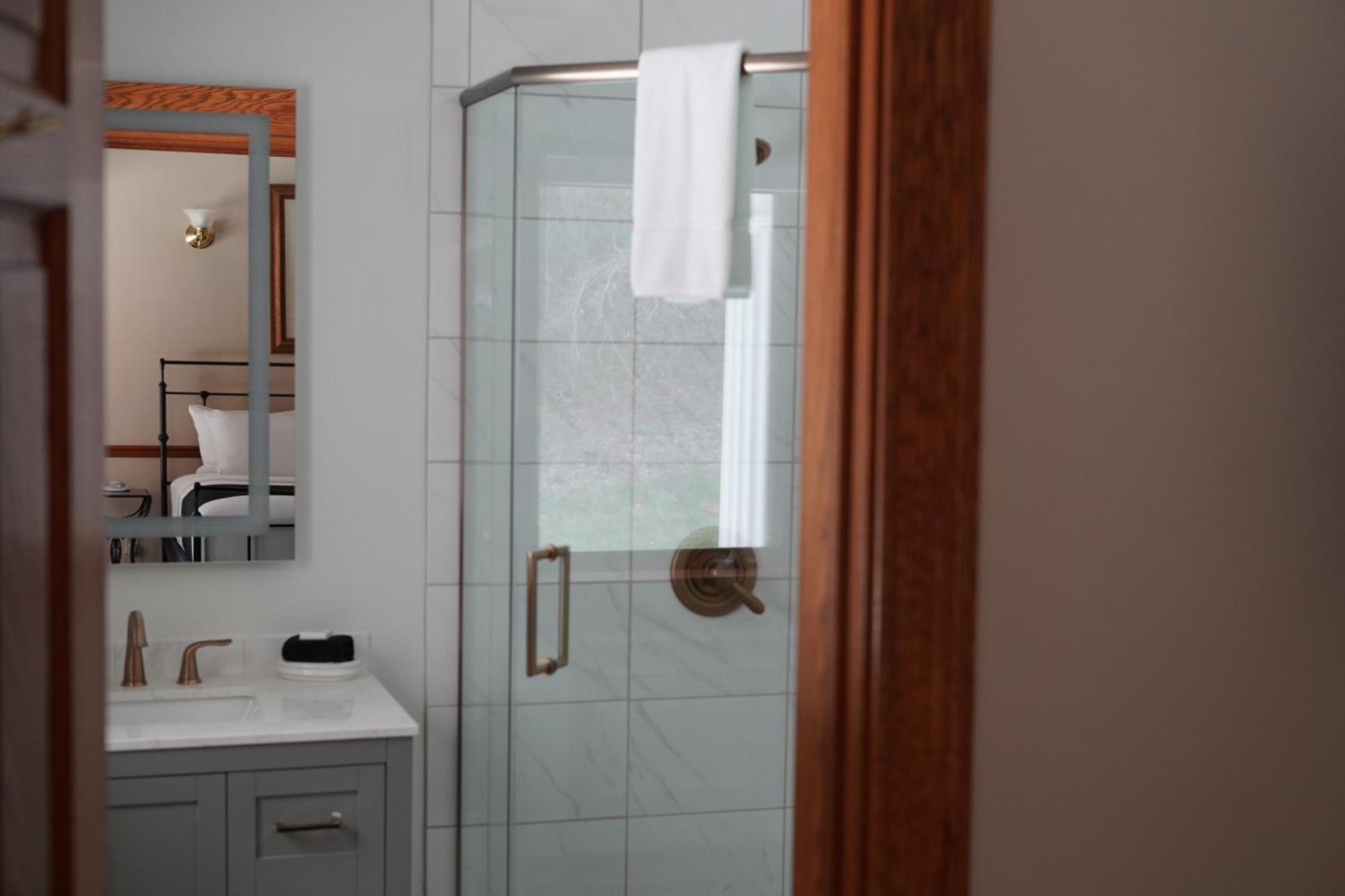 Inn At Black Star Farms Suttons Bay Pokoj fotografie